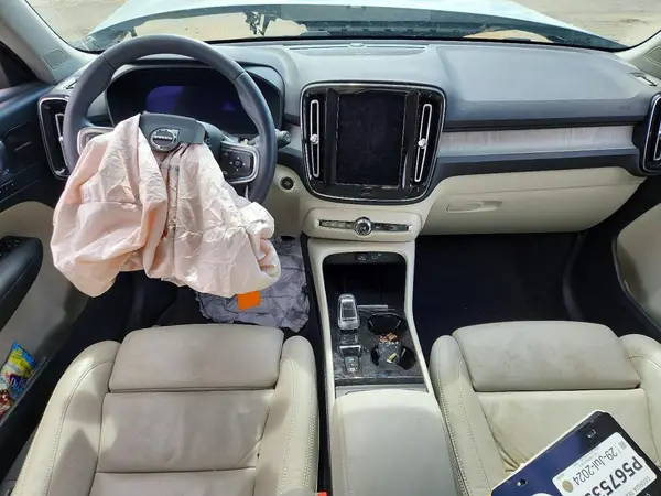 YV4L12UE6R2218874 2024 VOLVO XC40 - Image 8