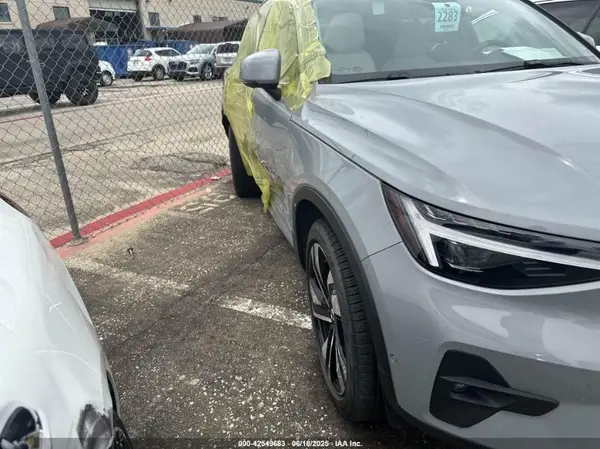 YV4L12UE6R2238137 2024 VOLVO XC40 - Image 1