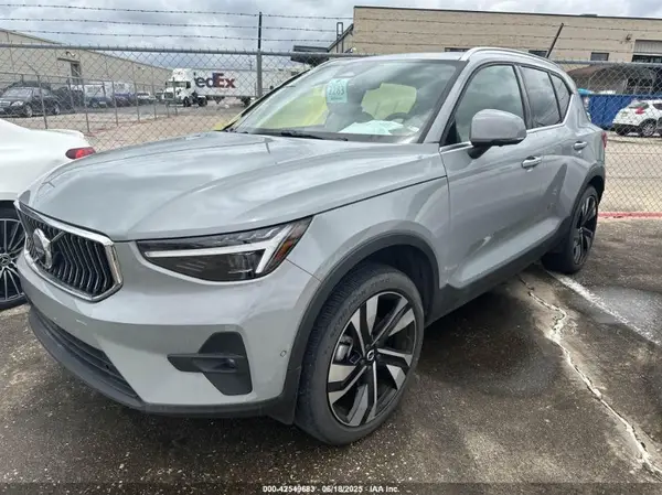YV4L12UE6R2238137 2024 VOLVO XC40 - Image 2