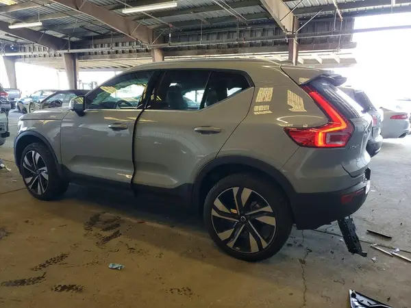 YV4L12UE6S2531168 2025 VOLVO XC40 - Image 2
