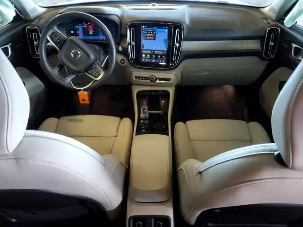YV4L12UE6S2531168 2025 VOLVO XC40 - Image 8