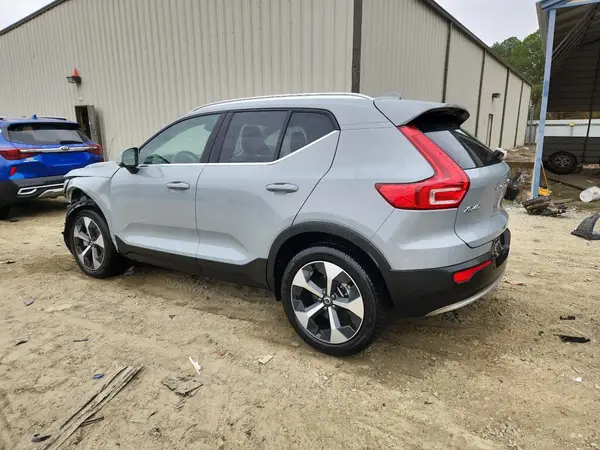 YV4L12UE6S2600652 2025 VOLVO XC40 - Image 2