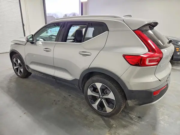 YV4L12UE6S2600778 2025 VOLVO XC40 - Image 2