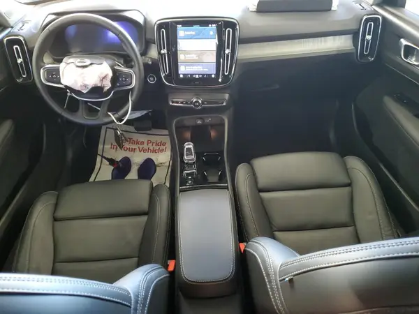 YV4L12UE6S2602790 2025 VOLVO XC40 - Image 8