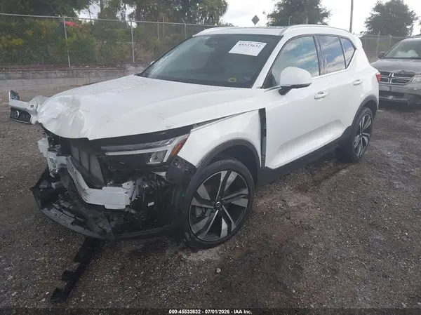 YV4L12UE7R2204904 2024 VOLVO XC40 - Image 2