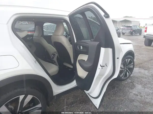 YV4L12UE7R2204904 2024 VOLVO XC40 - Image 8