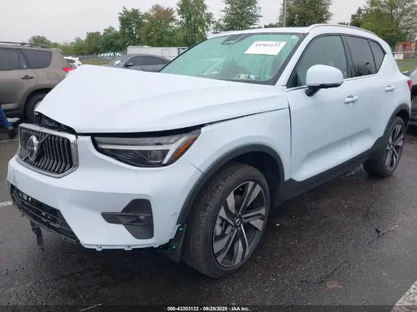 YV4L12UE7R2263953 2024 VOLVO XC40 - Image 2