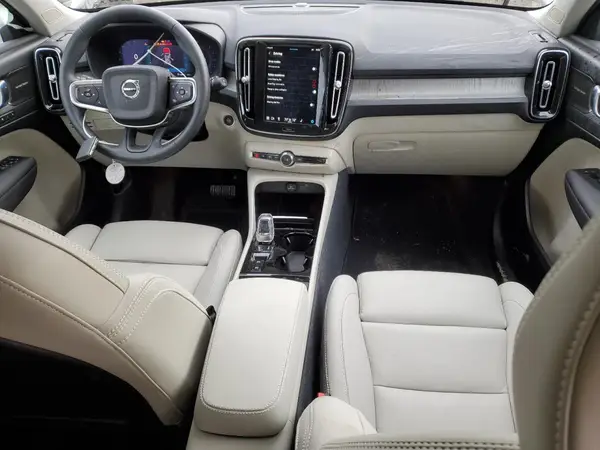 YV4L12UE7S2458294 2025 VOLVO XC40 - Image 8