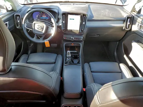 YV4L12UE7S2476732 2025 VOLVO XC40 - Image 8