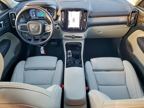 YV4L12UE7S2574255 2025 VOLVO XC40 - Image 8