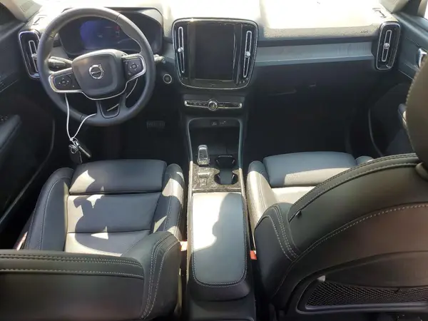 YV4L12UE7S2599978 2025 VOLVO XC40 - Image 8