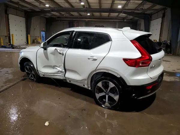 YV4L12UE8R2232520 2024 VOLVO XC40 - Image 2