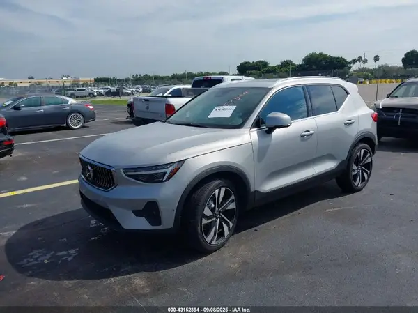 YV4L12UE8R2249821 2024 VOLVO XC40 - Image 2