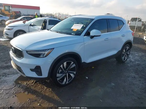 YV4L12UE8R2314411 2024 VOLVO XC40 - Image 2