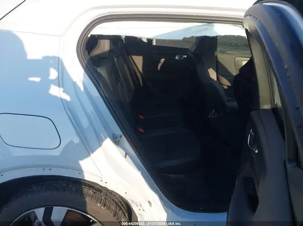YV4L12UE8R2314411 2024 VOLVO XC40 - Image 8