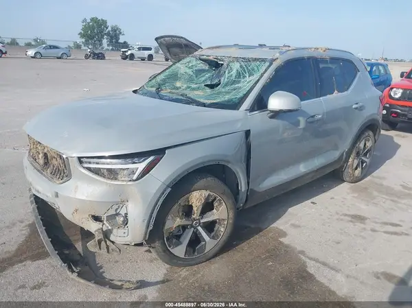 YV4L12UE8S2482054 2025 VOLVO XC40 - Image 2