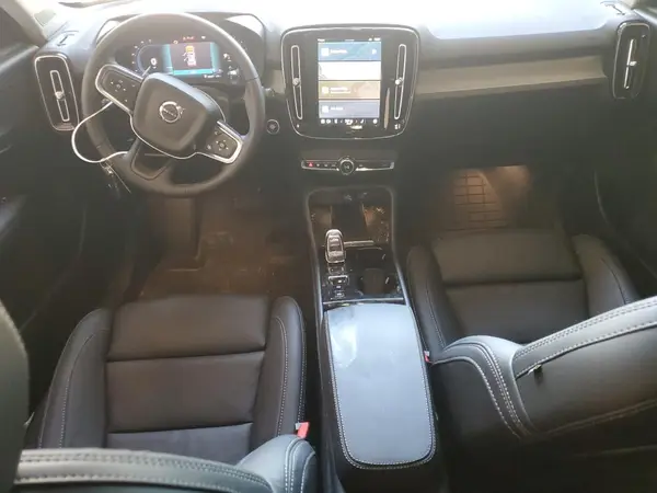 YV4L12UE8S2505395 2025 VOLVO XC40 - Image 8