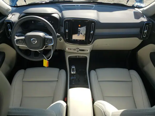 YV4L12UE8S2546934 2025 VOLVO XC40 - Image 8