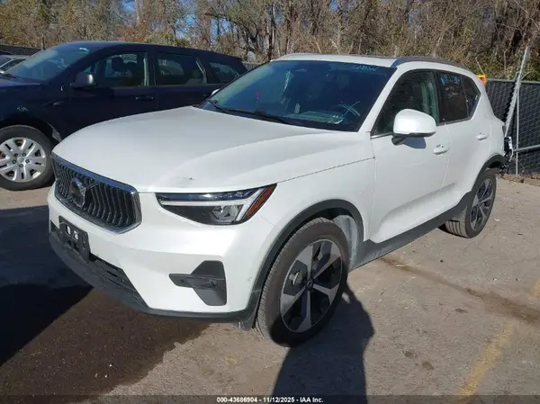 YV4L12UE8S2590268 2025 VOLVO XC40 - Image 2