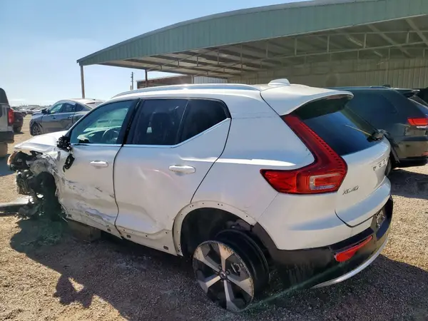 YV4L12UE8S2595275 2025 VOLVO XC40 - Image 2