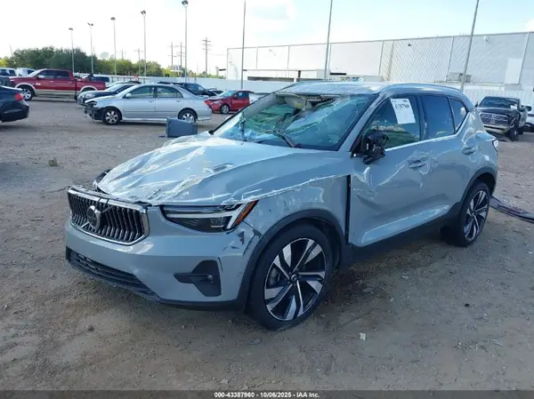 YV4L12UE9R2226001 2024 VOLVO XC40 - Image 2
