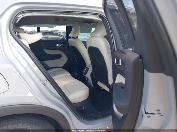 YV4L12UE9R2226001 2024 VOLVO XC40 - Image 8
