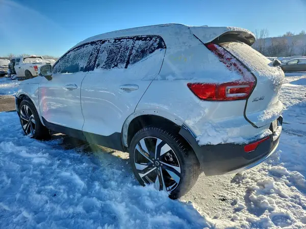 YV4L12UE9S2508676 2025 VOLVO XC40 - Image 2