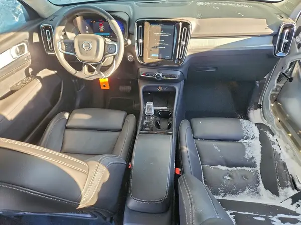 YV4L12UE9S2508676 2025 VOLVO XC40 - Image 8