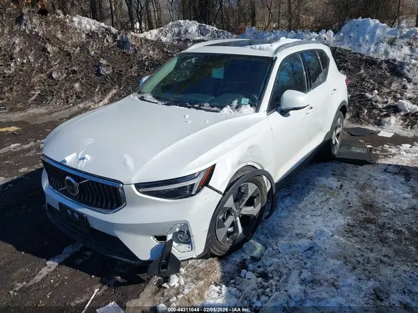 YV4L12UE9S2516390 2025 VOLVO XC40 - Image 2