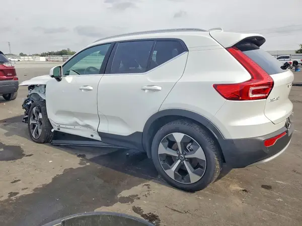 YV4L12UE9S2517944 2025 VOLVO XC40 - Image 2