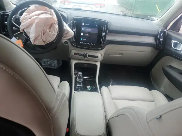 YV4L12UE9S2531682 2025 VOLVO XC40 - Image 8