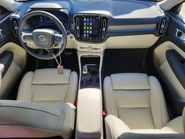 YV4L12UEXR2316791 2024 VOLVO XC40 - Image 8