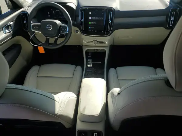 YV4L12UEXS2458421 2025 VOLVO XC40 - Image 8