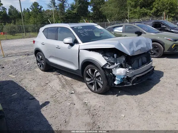 YV4L12UEXS2509884 2025 VOLVO XC40 - Image 1