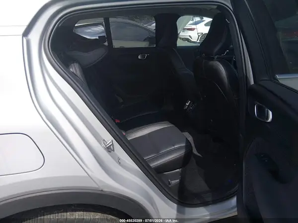 YV4L12UEXS2509884 2025 VOLVO XC40 - Image 8