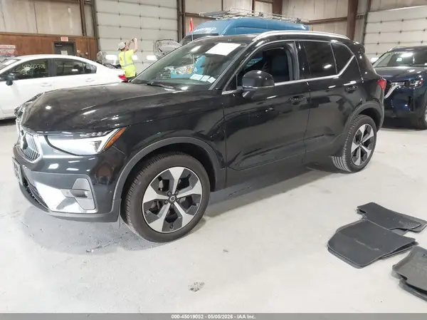 YV4L12UEXS2513465 2025 VOLVO XC40 - Image 2