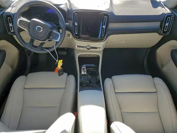 YV4L12UEXS2520772 2025 VOLVO XC40 - Image 8