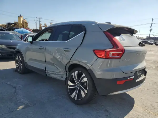 YV4L12UF0R2204770 2024 VOLVO XC40 - Image 2