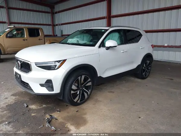 YV4L12UF2R2208237 2024 VOLVO XC40 - Image 2