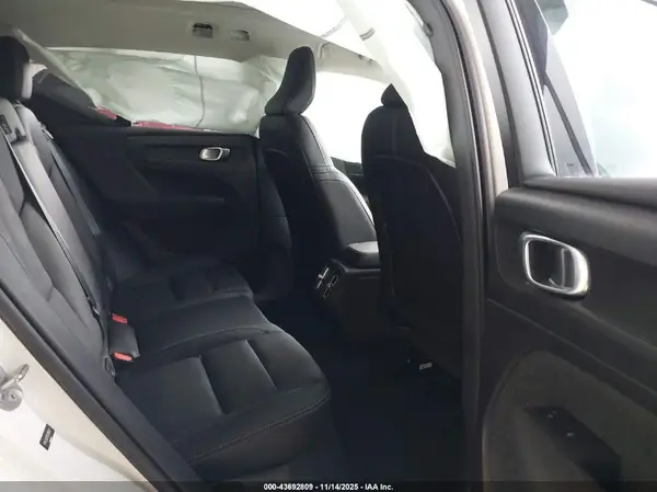 YV4L12UF2R2208237 2024 VOLVO XC40 - Image 8