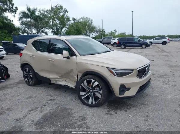 YV4L12UF2S2519060 2025 VOLVO XC40 - Image 1