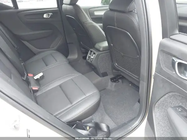 YV4L12UF2S2519060 2025 VOLVO XC40 - Image 8