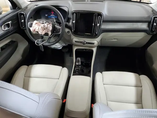 YV4L12UF2S2554990 2025 VOLVO XC40 - Image 8