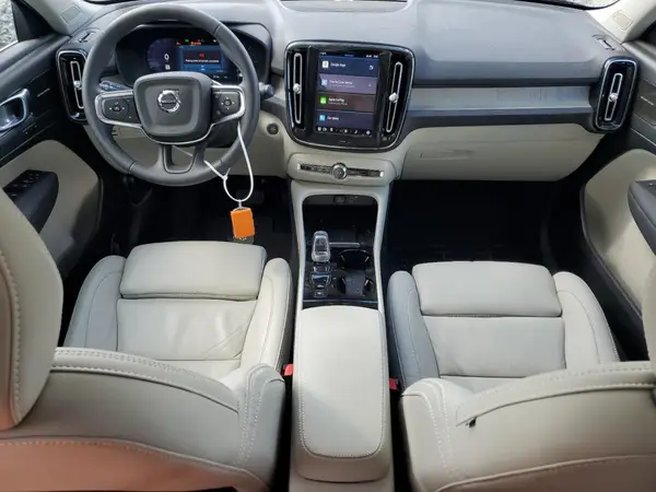YV4L12UF3R2224141 2024 VOLVO XC40 - Image 8