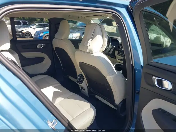 YV4L12UF5R2320305 2024 VOLVO XC40 - Image 8