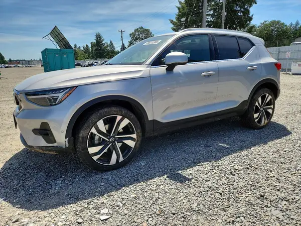YV4L12UF5S2529565 2025 VOLVO XC40 - Image 1