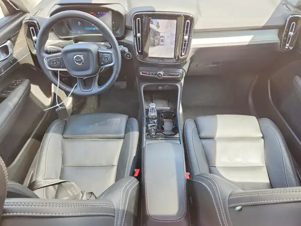 YV4L12UF5S2529565 2025 VOLVO XC40 - Image 8