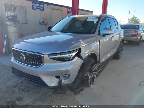 YV4L12UF6S2560078 2025 VOLVO XC40 - Image 2