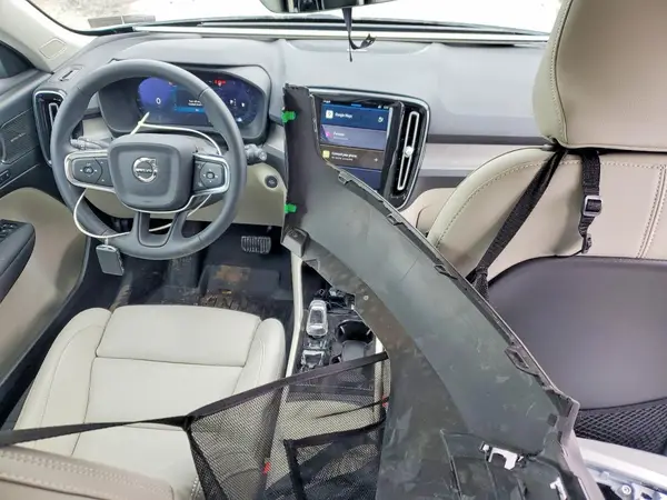 YV4L12UF6S2580766 2025 VOLVO XC40 - Image 8