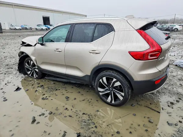 YV4L12UF7R2375323 2024 VOLVO XC40 - Image 2